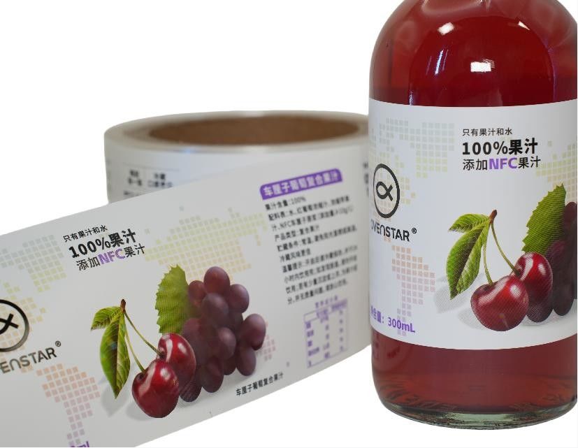 Laminazione di stampaggio di fogli di incisione e altre opzioni artigianali per etichette di bottiglie di bevande